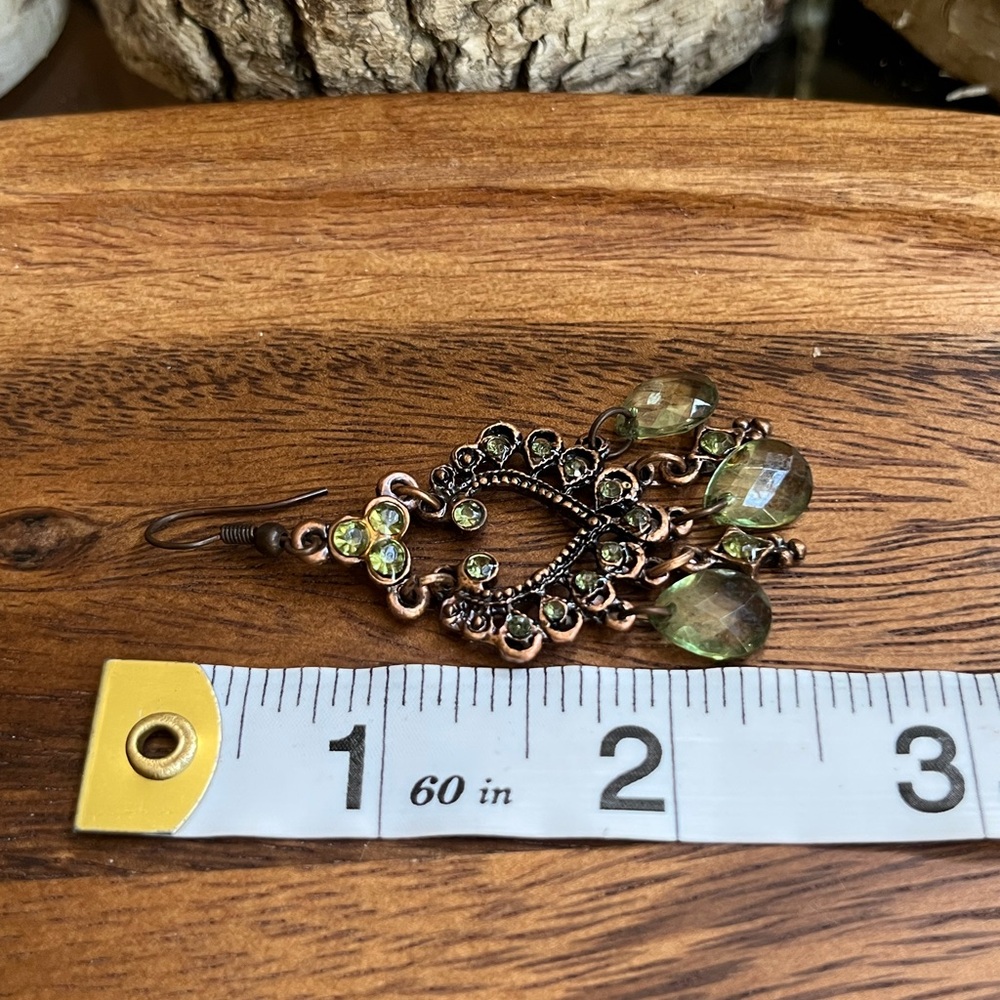Vintage Boho Peridot Green Chandelier Earrings Copper Tone 2.5” - Picture 2 of 4